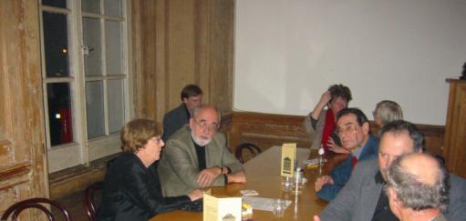 Mies Bouhuys en Cees Hamelink ontmoeten elkaar voorafgaand aan het programma